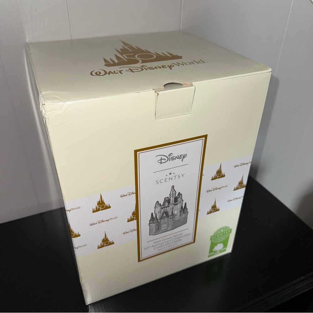 ✨🆕 Scentsy Disney Cinderella 50th Anniversary Castle Warmer - Picture 16 of 16